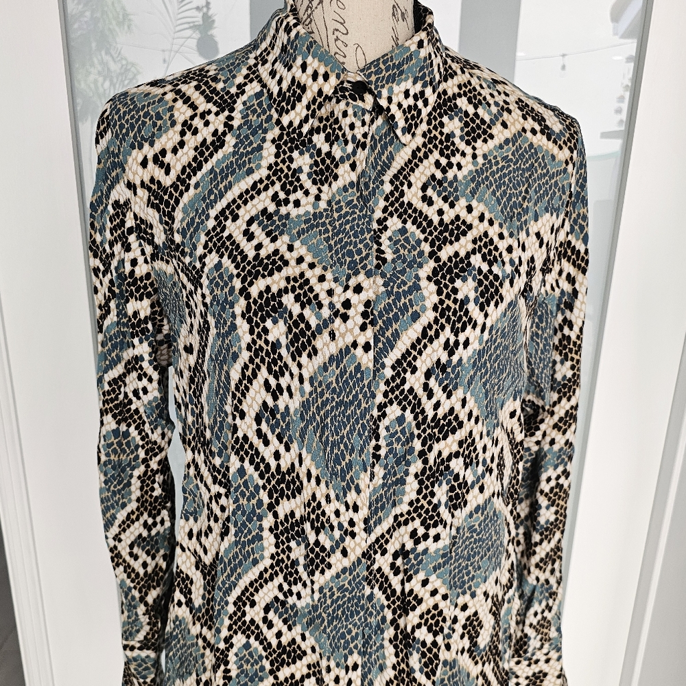 Chic Snakeskin Print Button-Up Blouse | Neutral & Teal | Size M